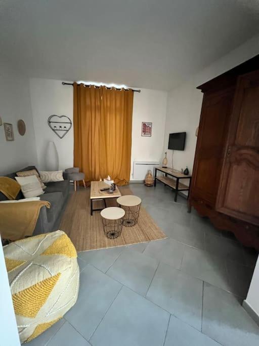 La Jolie Petite Maison 圣安德烈莱韦尔热 外观 照片